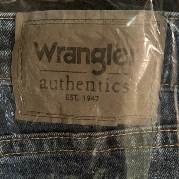 Wrangler jeans 46 x 30. Never taken out of the bag. - Picture 3 of 3